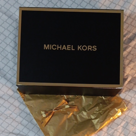 Michael Kors Black and Gold Watch Box - Picture 1 of 4